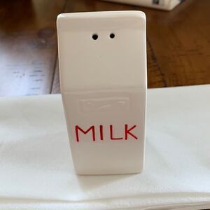 Vintage Russ‎ Ceramic white Milk Carton Salt Shaker Milk Cans